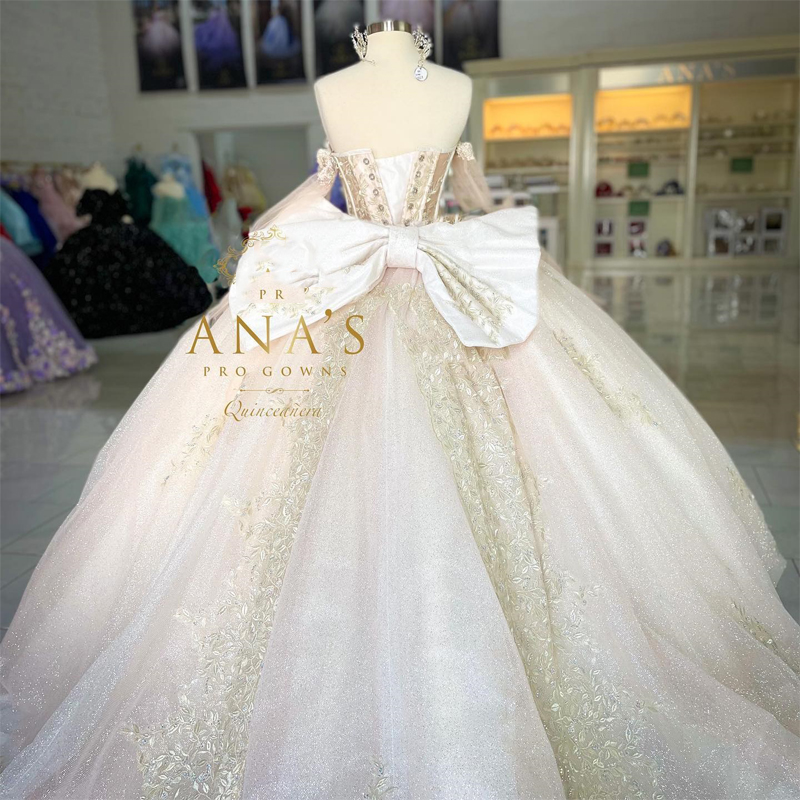 Champagne Glittering Quinceanera Dresses Luxury Crystal Applique Long Sleeve Off Shoulder Birthday Party Ball Gown Vestidos de 15 anos