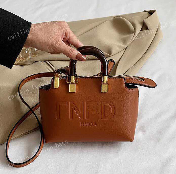 High-quality Designer Women's Embossed Handbag Fashion Luxury 2023 Summer Women's New Shoulder Bag Crossbody Bag Brand G230328, Black
High-quality Designer Women's Embossed Handbag Fashion Luxury 2023 Summer Women's New Shoulder Bag Crossbody Bag Brand G230328, Black