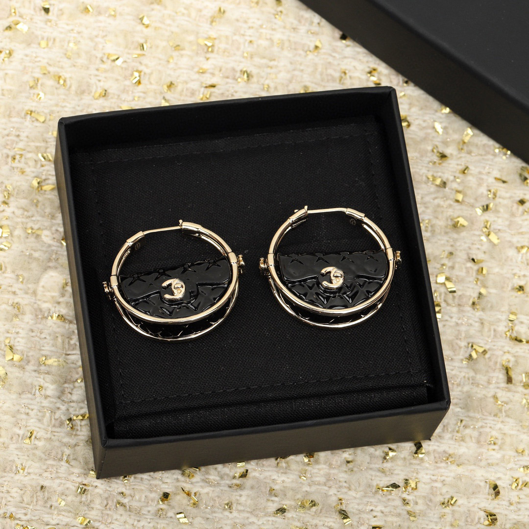 2023 Luxury quality charm round shape drop earring in black color design have box stamp PS7721A
2023 Luxury quality charm round shape drop earring in black color design have box stamp PS7721A