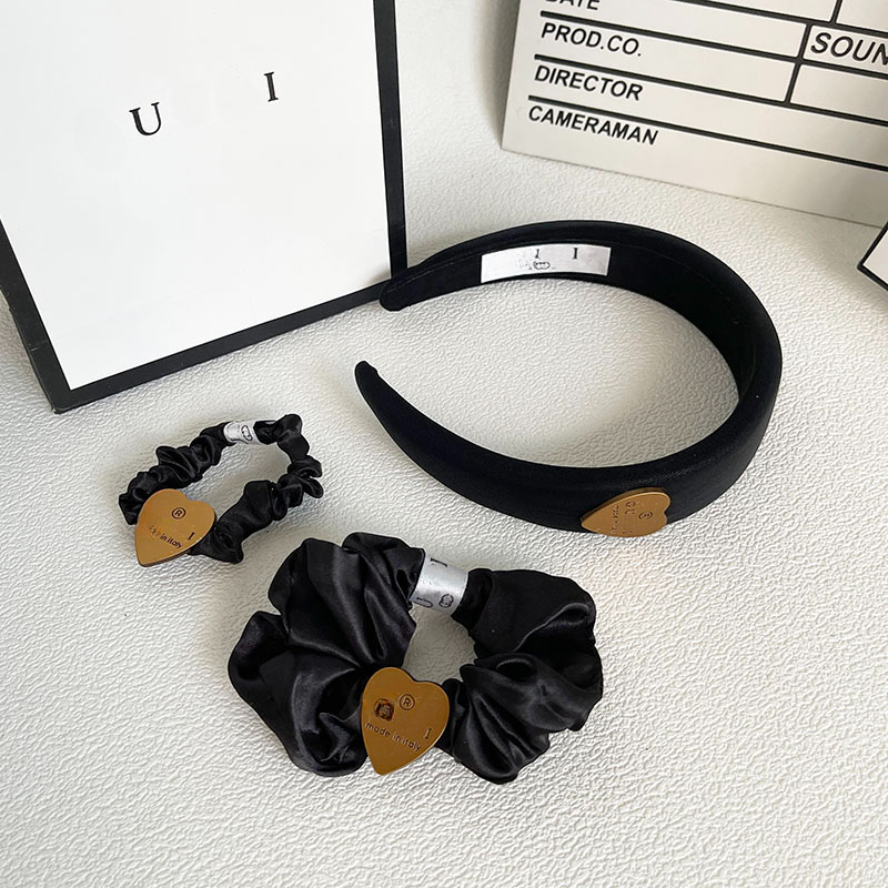 luxury Brand Designer Hair Band Hair Barrettes Hair clip Hair loop Sponge Fashion Classic Headband Women Wide Hair Hoop Sports Turban Headwrap Hair Accessories, N0146small
luxury Brand Designer Hair Band Hair Barrettes Hair clip Hair loop Sponge Fashion Classic Headband Women Wide Hair Hoop Sports Turban Headwrap Hair Accessories, N0146small