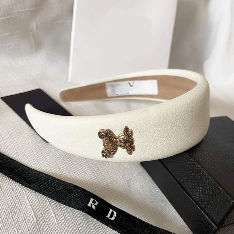 Korean Solid Color Headband Fashion Leather Hair Hoop Designer Hairband Brand Vintage Flower Headband Springtime Headwear Black Hairband Romantic Women
Korean Solid Color Headband Fashion Leather Hair Hoop Designer Hairband Brand Vintage Flower Headband Springtime Headwear Black Hairband Romantic Women