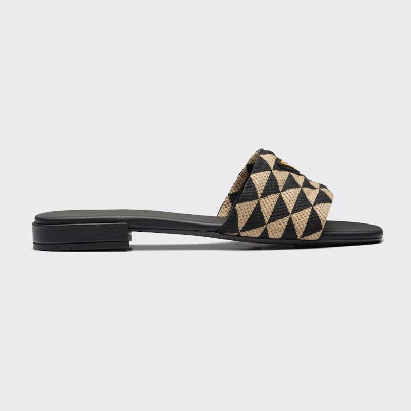 Black Beige Slippers Embroidered fabric Slides Metal Triangle Sleek Design Slide Sandals Luxury P Sandal chalk white baltic blue Knitted Womens Home Flip Flops
Black Beige Slippers Embroidered fabric Slides Metal Triangle Sleek Design Slide Sandals Luxury P Sandal chalk white baltic blue Knitted Womens Home Flip Flops