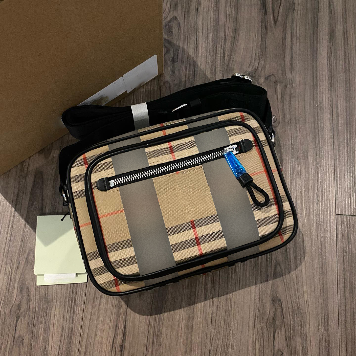 Clutch bag Designer burbrerys TB camera Bag Luxury Women's mens Retro nylon canvas cross body classic stripes Famous brand purses satchel handbag tote Shoulder Bag
Clutch bag Designer burbrerys TB camera Bag Luxury Women's mens Retro nylon canvas cross body classic stripes Famous brand purses satchel handbag tote Shoulder Bag