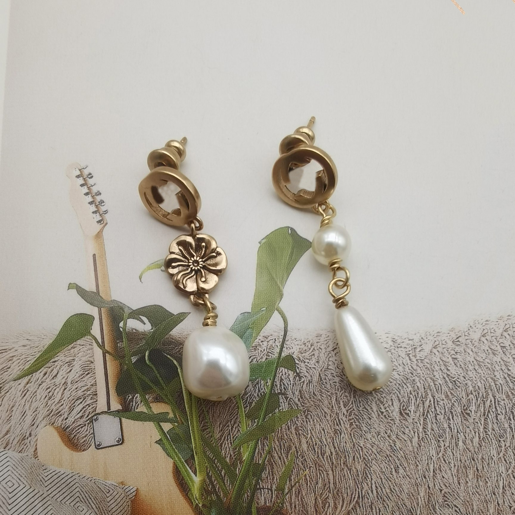 Designer senior sense fashion temperament collarbone necklace pearl Dangle earrings bracelet jewelry necklace with box
Designer senior sense fashion temperament collarbone necklace pearl Dangle earrings bracelet jewelry necklace with box