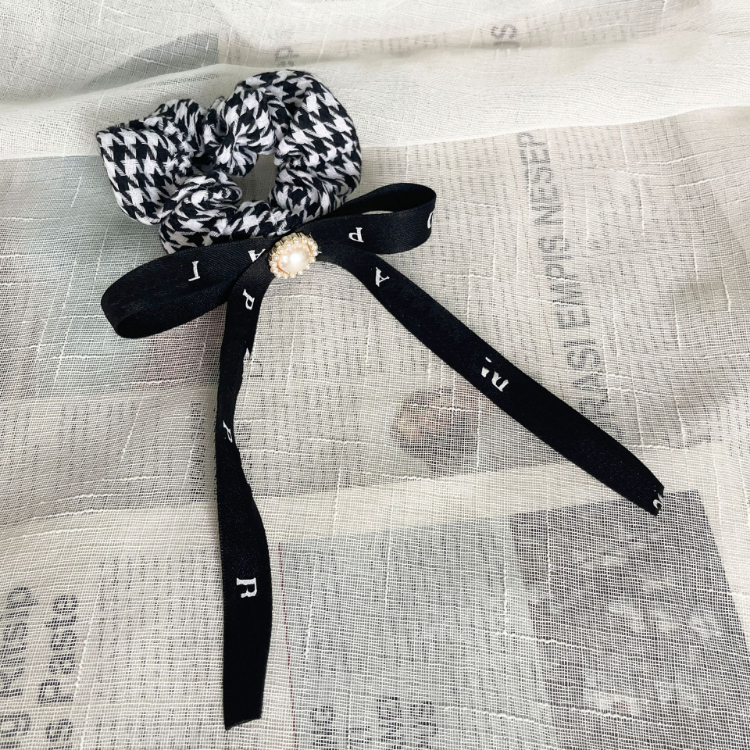 Luxury Designer Black Headbands Women Brand Black White Lattice Bowknot Hairband Elegant Womens Wide Edge High-grade Hair Hoop Sport Wide Head Accessories Gifts, N0111middle
Luxury Designer Black Headbands Women Brand Black White Lattice Bowknot Hairband Elegant Womens Wide Edge High-grade Hair Hoop Sport Wide Head Accessories Gifts, N0111middle