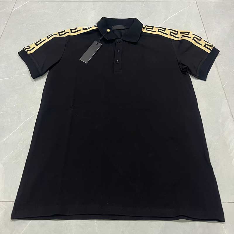 Polos Men V Stylist shirt 23SS Stylist Letter Print Crew Neck Casual Summer Breathable Mens Womens Shirts S olid Color Tops Tees ZCHM
Polos Men V Stylist shirt 23SS Stylist Letter Print Crew Neck Casual Summer Breathable Mens Womens Shirts S olid Color Tops Tees ZCHM