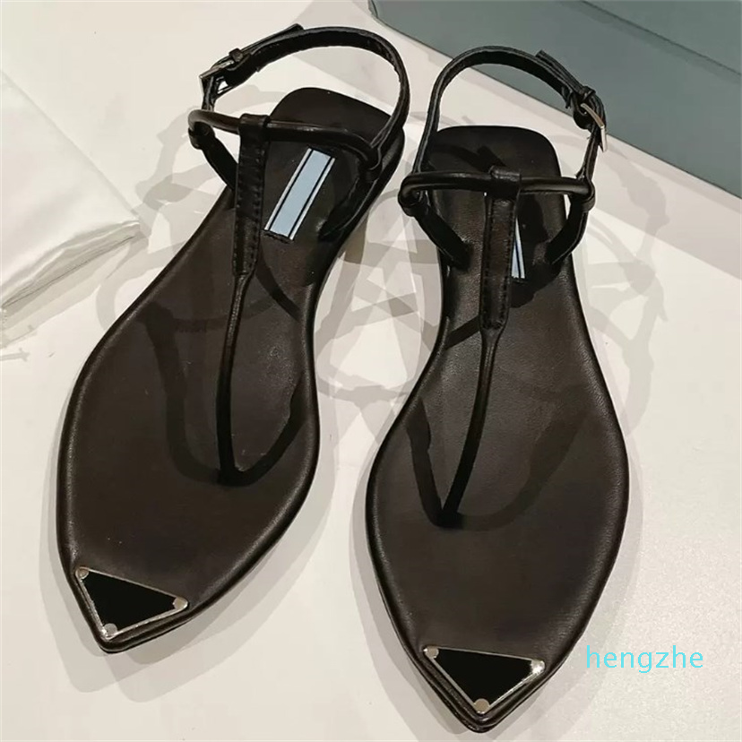 Brushed leather thong sandals These brushed sandal combine purity and iconicity Evolving from a classic fit with modern twist they feature unique femininity, Silver
Brushed leather thong sandals These brushed sandal combine purity and iconicity Evolving from a classic fit with modern twist they feature unique femininity, Silver