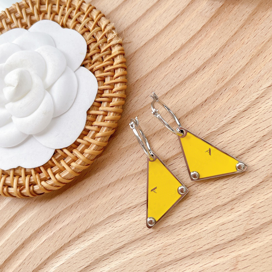 Top Quality Triangle Letter Stud Earring Fashion Jewelry prad Accessories for Gift Party 20 Colors XP1a
Top Quality Triangle Letter Stud Earring Fashion Jewelry prad Accessories for Gift Party 20 Colors XP1a