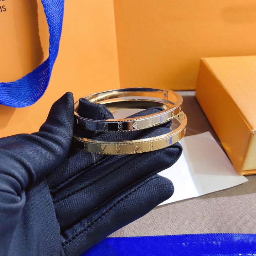 2023 Gold Bangle Pendant Bracelet Designer Luxury Never Fade Designer Women Bangle Luxury Designer Jewelry Electrolytic Rose Gold Stainless steel Lovers Gift
2023 Gold Bangle Pendant Bracelet Designer Luxury Never Fade Designer Women Bangle Luxury Designer Jewelry Electrolytic Rose Gold Stainless steel Lovers Gift