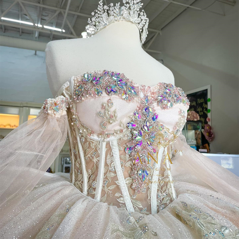 Champagne Glittering Quinceanera Dresses Luxury Crystal Applique Long Sleeve Off Shoulder Birthday Party Ball Gown Vestidos de 15 anos
