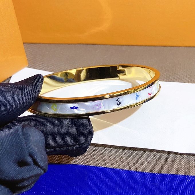 New Style Bracelets Women Bangle Luxury Designer Jewelry 18K Gold Plated Stainless steel Wedding Lovers Gift Bangles Accessories Wholesale L0
New Style Bracelets Women Bangle Luxury Designer Jewelry 18K Gold Plated Stainless steel Wedding Lovers Gift Bangles Accessories Wholesale L0