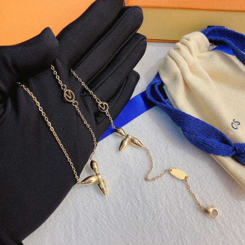 Romantic Womens Necklace Bracelet Set 18K Gold Plated Bracelet Delicate Design Necklace Design Stamps BraceletLetter Diamond celtic Jewelry Set with Box, X361-bracelet
Romantic Womens Necklace Bracelet Set 18K Gold Plated Bracelet Delicate Design Necklace Design Stamps BraceletLetter Diamond celtic Jewelry Set with Box, X361-bracelet