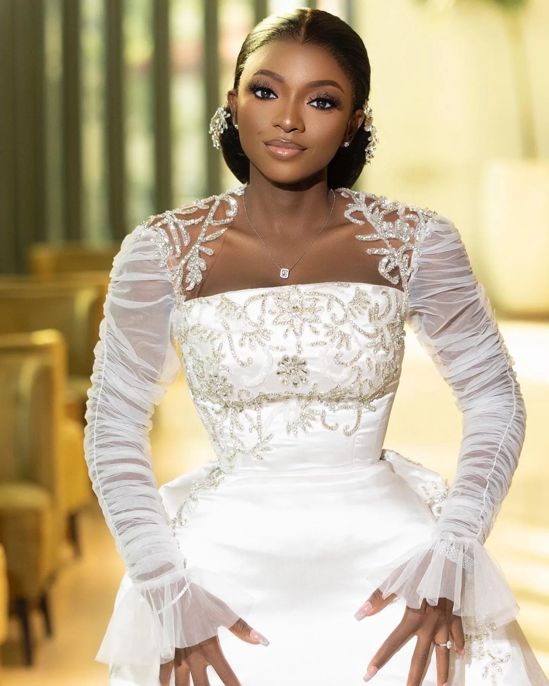 Plus Size Mermaid Wedding Dresses Crystal Beading Long Sleeve Satin Bride Dress With Detachable Tain Bridal Gowns