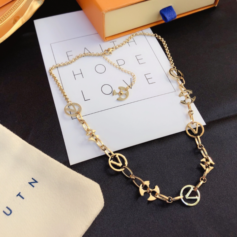 Classic Designer Necklaces Bracelet Set 18k Gold Plated Bracelet Fashion Letter Pendant Necklace Charming Women Love Bracelet Delicate Design Jewelry Set With Box, X205-neckalce
Classic Designer Necklaces Bracelet Set 18k Gold Plated Bracelet Fashion Letter Pendant Necklace Charming Women Love Bracelet Delicate Design Jewelry Set With Box, X205-neckalce