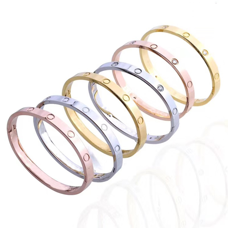 2023 Classic Luxury Bangle Bracelet Men and Women's Eternal Love Charm Bracelet 18k Gold Titanium Steel Designer Bracelet
2023 Classic Luxury Bangle Bracelet Men and Women's Eternal Love Charm Bracelet 18k Gold Titanium Steel Designer Bracelet
