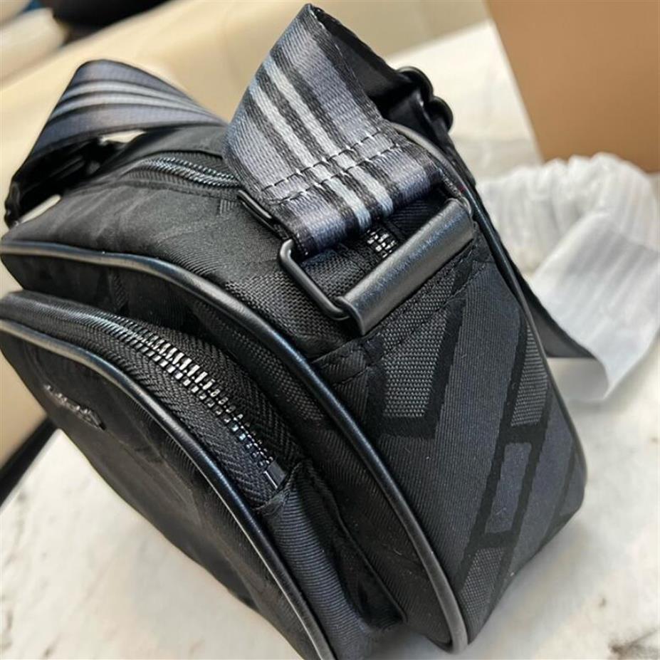 2022 New Men's Canvas Camera Shoulder Bags Sophisticated Shapes This Charming Handbag Angular and Elegant Messenger Bag Fashi332i, Black
2022 New Men's Canvas Camera Shoulder Bags Sophisticated Shapes This Charming Handbag Angular and Elegant Messenger Bag Fashi332i, Black