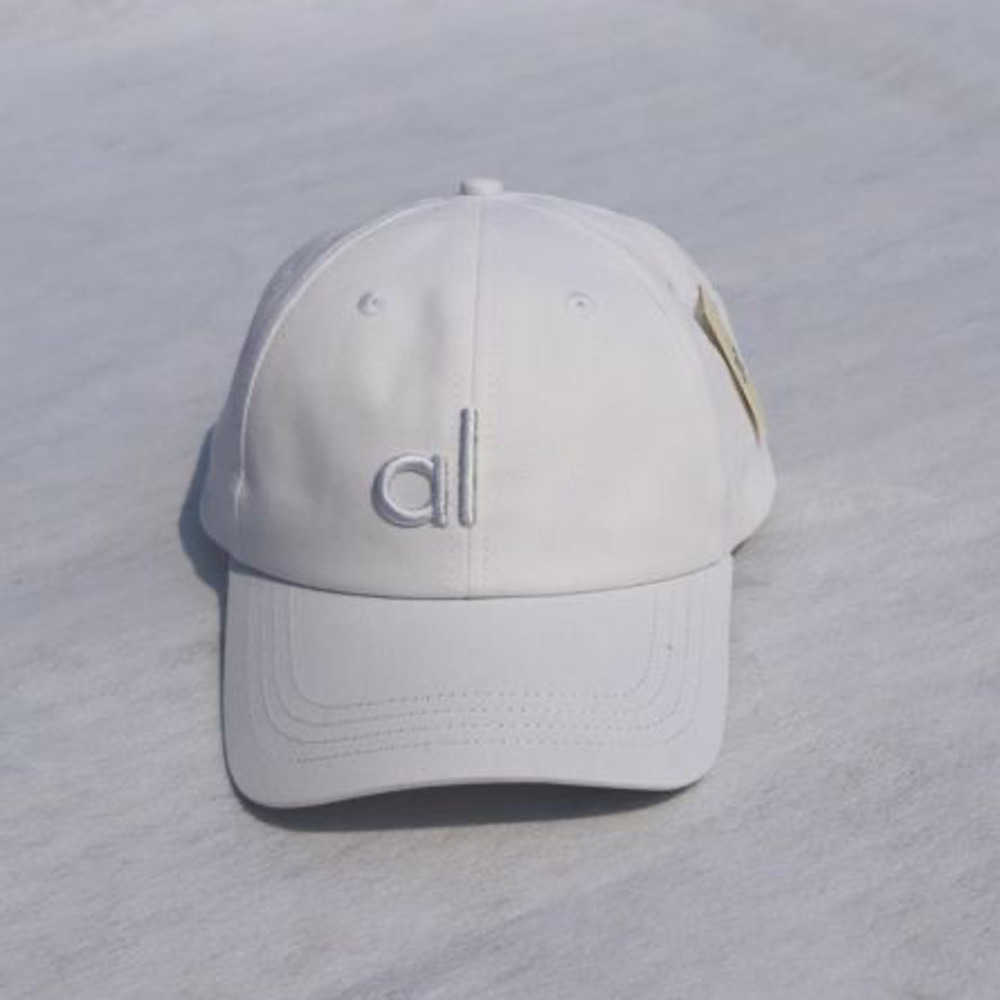 Designer Alos Ball Cap Yoga Baseball Hat Fashion Summer Women Versatile Big Head Surround Show Face Small Sunvisor Hat Wear Duck Tongue Fashion White, Pink embroidery
Designer Alos Ball Cap Yoga Baseball Hat Fashion Summer Women Versatile Big Head Surround Show Face Small Sunvisor Hat Wear Duck Tongue Fashion White, Pink embroidery