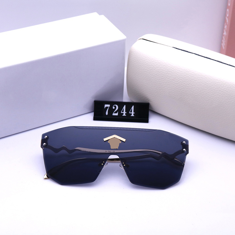 Designer Sunglasses Luxury Sunglasses UV Protective Eyewear Riding Pilot Design UV380 Alphabet Design Sunglasses Driving Travel Beach Wear Sunglasses Case
Designer Sunglasses Luxury Sunglasses UV Protective Eyewear Riding Pilot Design UV380 Alphabet Design Sunglasses Driving Travel Beach Wear Sunglasses Case