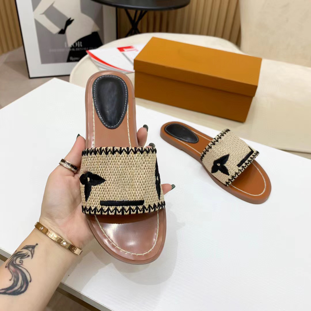 Designer Women Slippers Classics Letters Embroidered Printing Sandals Floral Slide Summer Outdoor Lady Flip Flop Rubber Bottom Dupe size35-42, Color2
Designer Women Slippers Classics Letters Embroidered Printing Sandals Floral Slide Summer Outdoor Lady Flip Flop Rubber Bottom Dupe size35-42, Color2