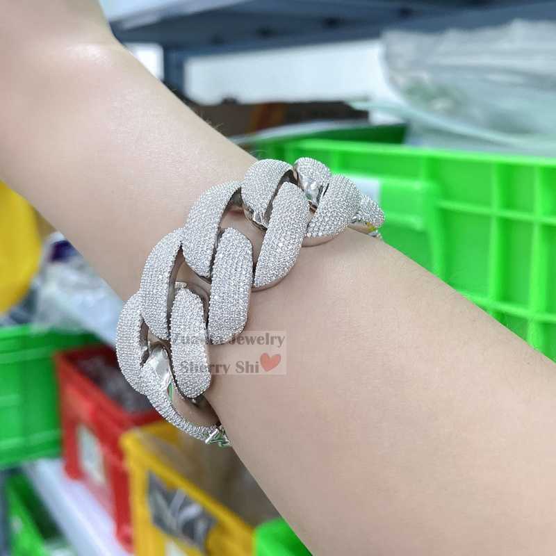 Stylish Design 28mm Thick Heavy Vvs Moissanite Dia Miami Cuban Bracelet Iced Out
