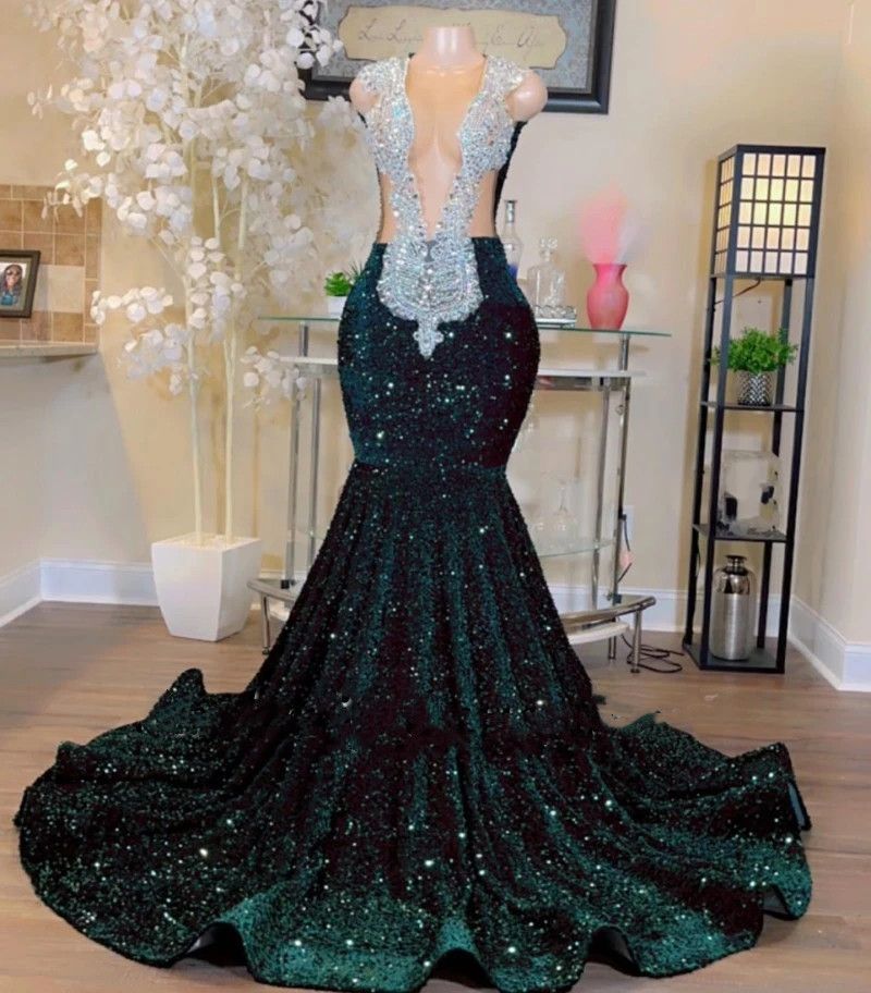 Sexy Prom Dresses Jewel Neck Illusion Sequined Lace Sequins Dark Green Crystal Beads Sleeveless Mermaid Evening Party Gowns Special Ocn Wears Open Bac
