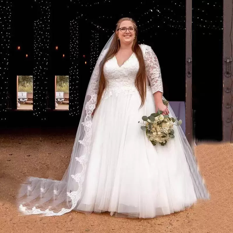 Plus Size A-Line Wedding Dresses With Long Bride Veils V-neck 3 Quarter Sleeves Floor Length Ivory Tulle Bridal Gowns Lace Applique Country Garden Ves