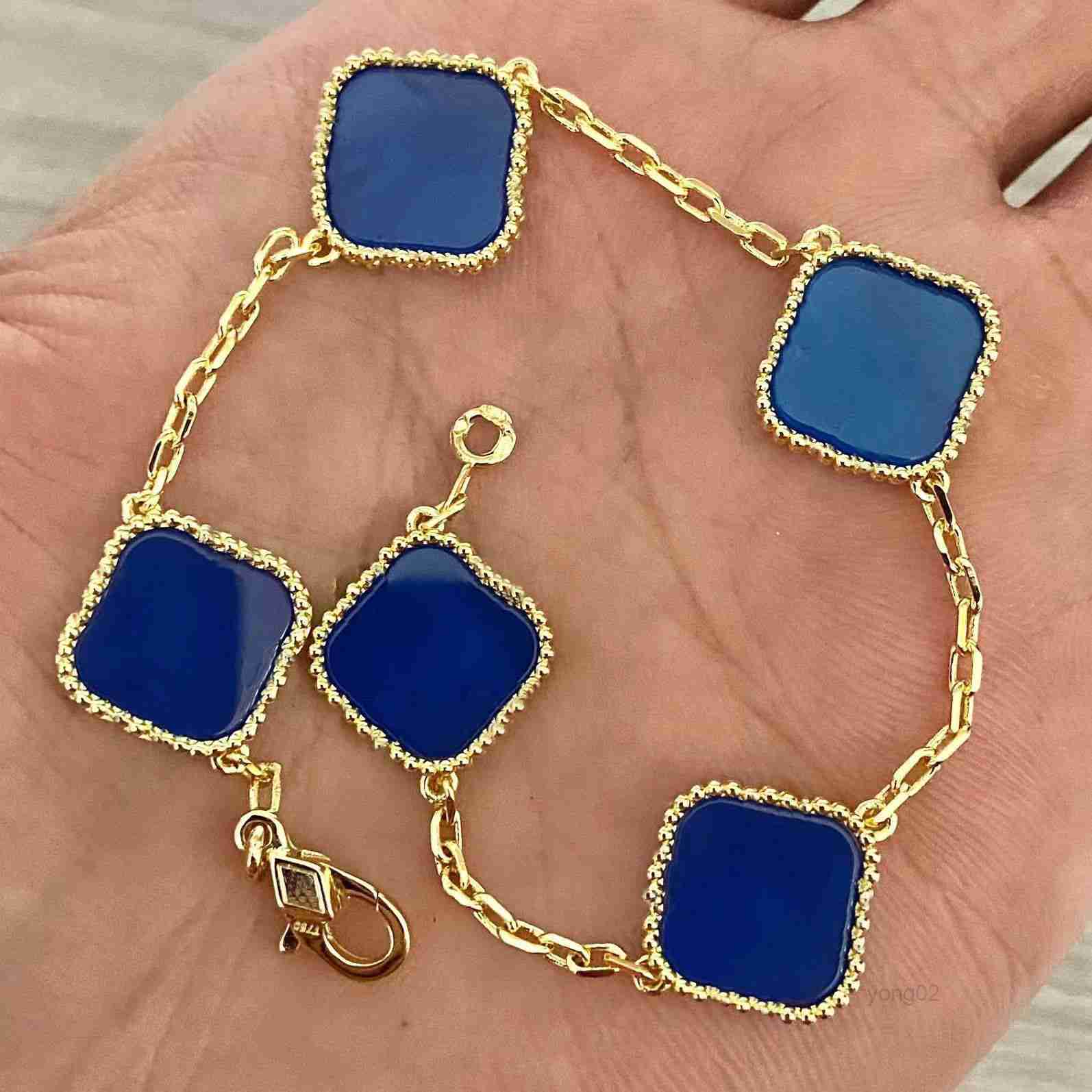 Designer Bracelet Luxury 4 Four Leaf Clover Charm Elegant Fashion 18k Gold Agate Shell Mother of Pearl Couple Holiday Special Counter Linka002sgz7
Designer Bracelet Luxury 4 Four Leaf Clover Charm Elegant Fashion 18k Gold Agate Shell Mother of Pearl Couple Holiday Special Counter Linka002sgz7