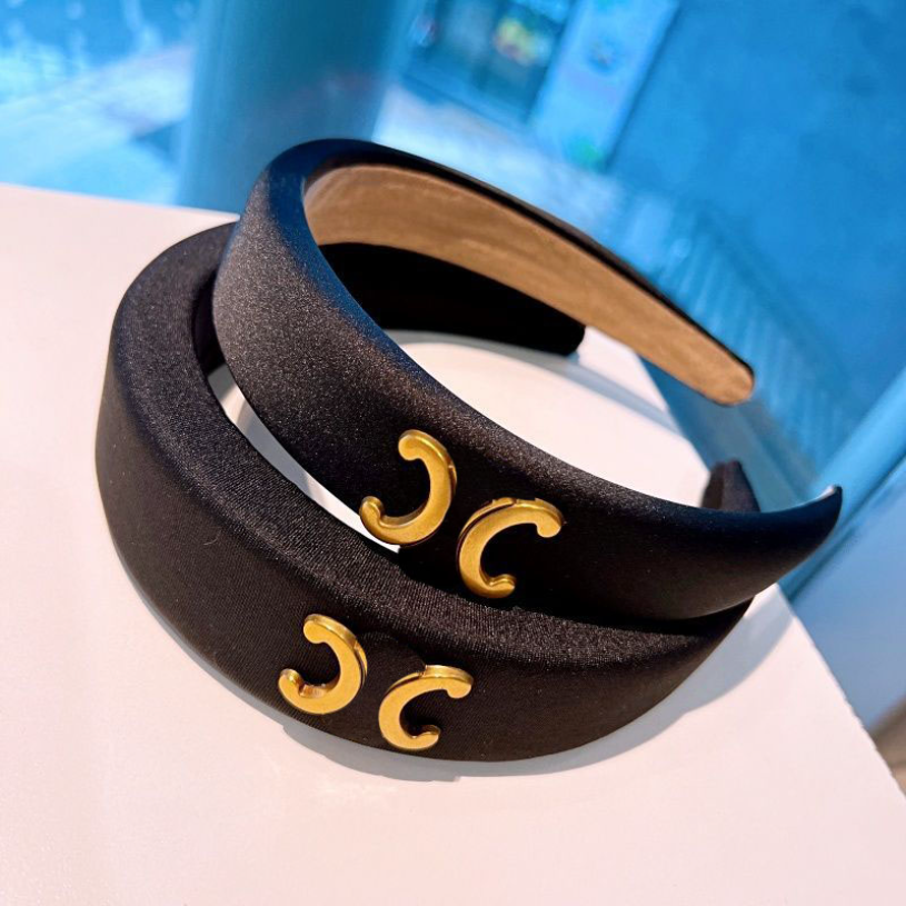 Brand Logo Headband Womens Love Hair Hoop Designer Gift French French Princess Black Hairband Romantic Couple Gift Plush Headwear Simple Design Hairpin
Brand Logo Headband Womens Love Hair Hoop Designer Gift French French Princess Black Hairband Romantic Couple Gift Plush Headwear Simple Design Hairpin