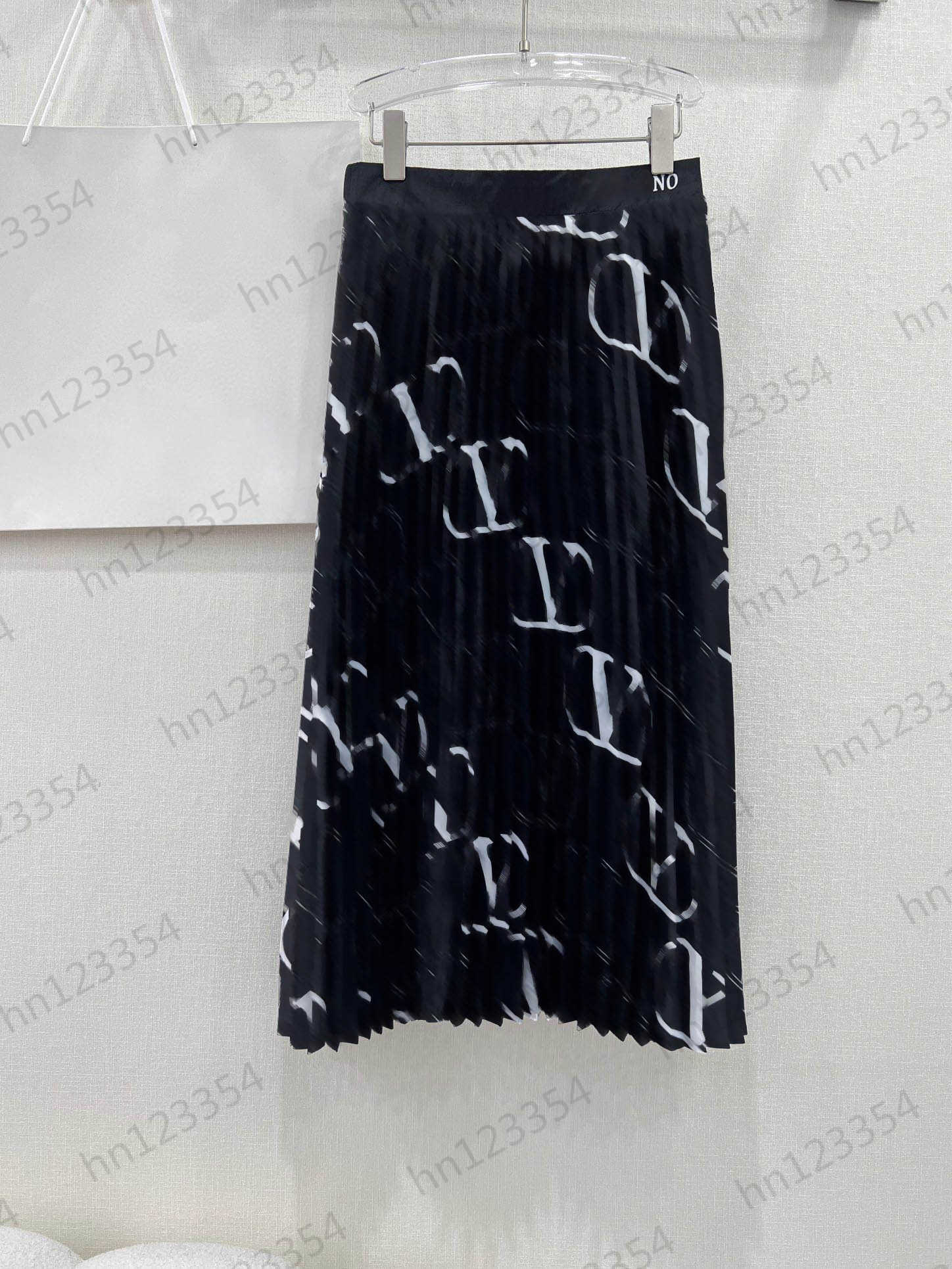 Designer Dresses Long Skirts Womens Clothes Spring Summer Black Fashion Casual Luxury Loose Fit Classic Brand Letter Graphic Print Rubber Band Waist Pleated Skirt
Designer Dresses Long Skirts Womens Clothes Spring Summer Black Fashion Casual Luxury Loose Fit Classic Brand Letter Graphic Print Rubber Band Waist Pleated Skirt