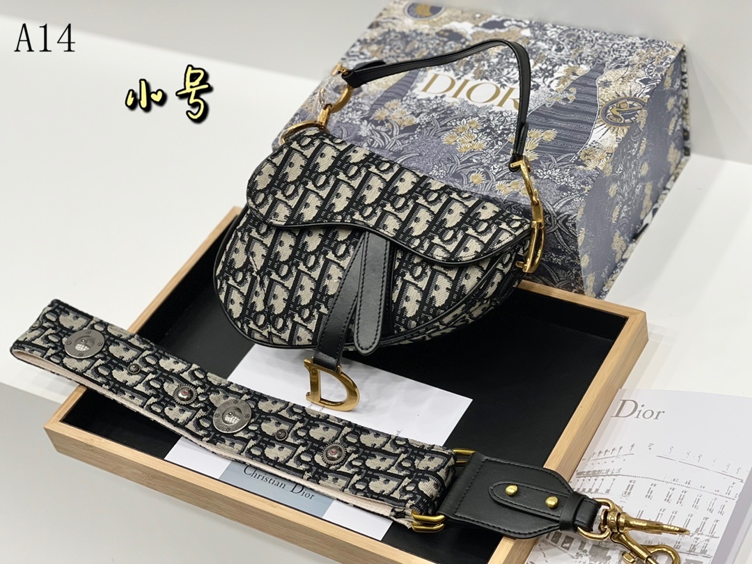 Handbag Bright light Matte Saddle Bags Women Luxurys 2021Designers fashion letter shoulder high quality genuine leather Messenger bag Designer crossbody
Handbag Bright light Matte Saddle Bags Women Luxurys 2021Designers fashion letter shoulder high quality genuine leather Messenger bag Designer crossbody