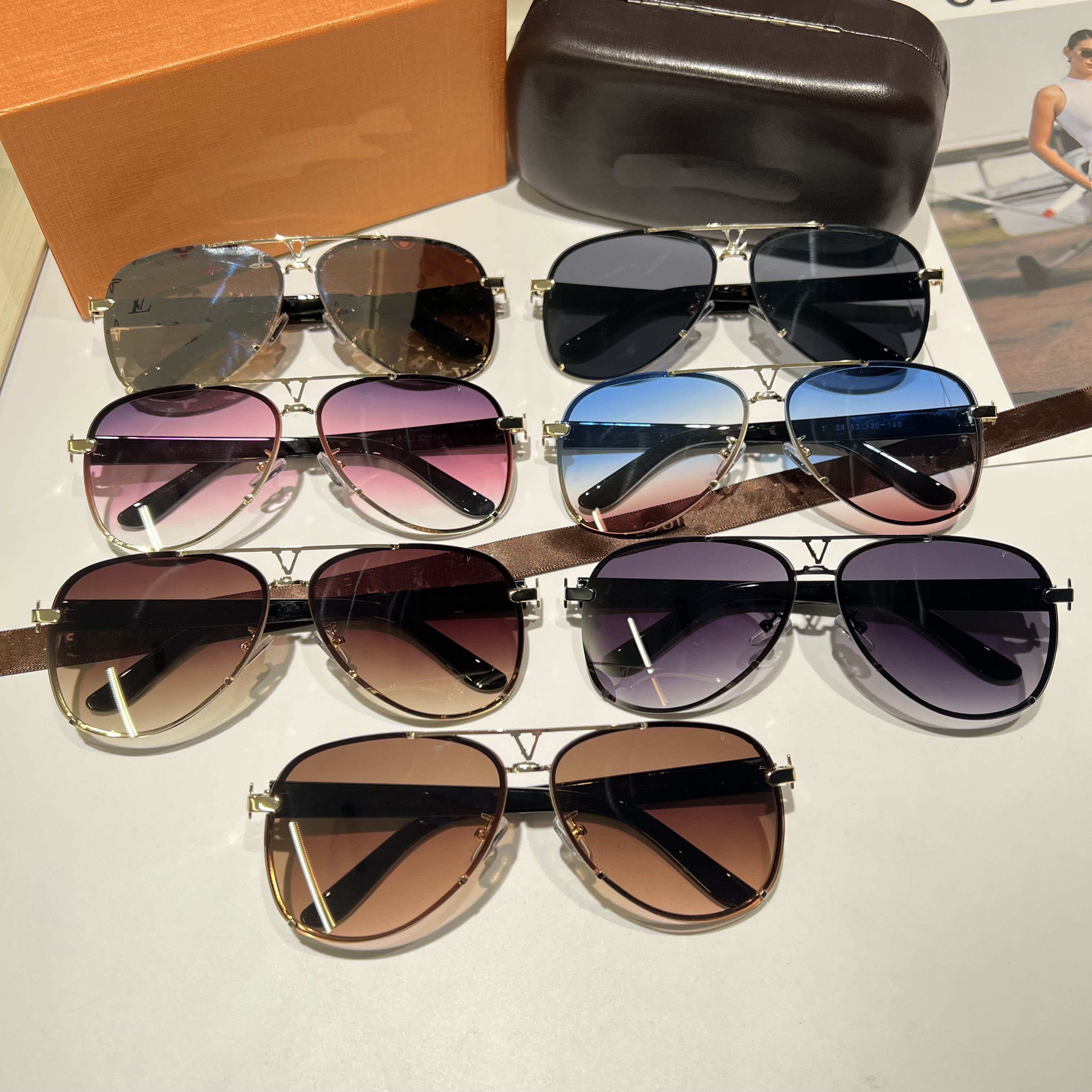 Top Luxury Eyeglasses Polaroid Lens Designer Women Men Goggle Senior Eyewear Eyeglasses Frame Vintage Metal Sun Glasses With Box
Top Luxury Eyeglasses Polaroid Lens Designer Women Men Goggle Senior Eyewear Eyeglasses Frame Vintage Metal Sun Glasses With Box