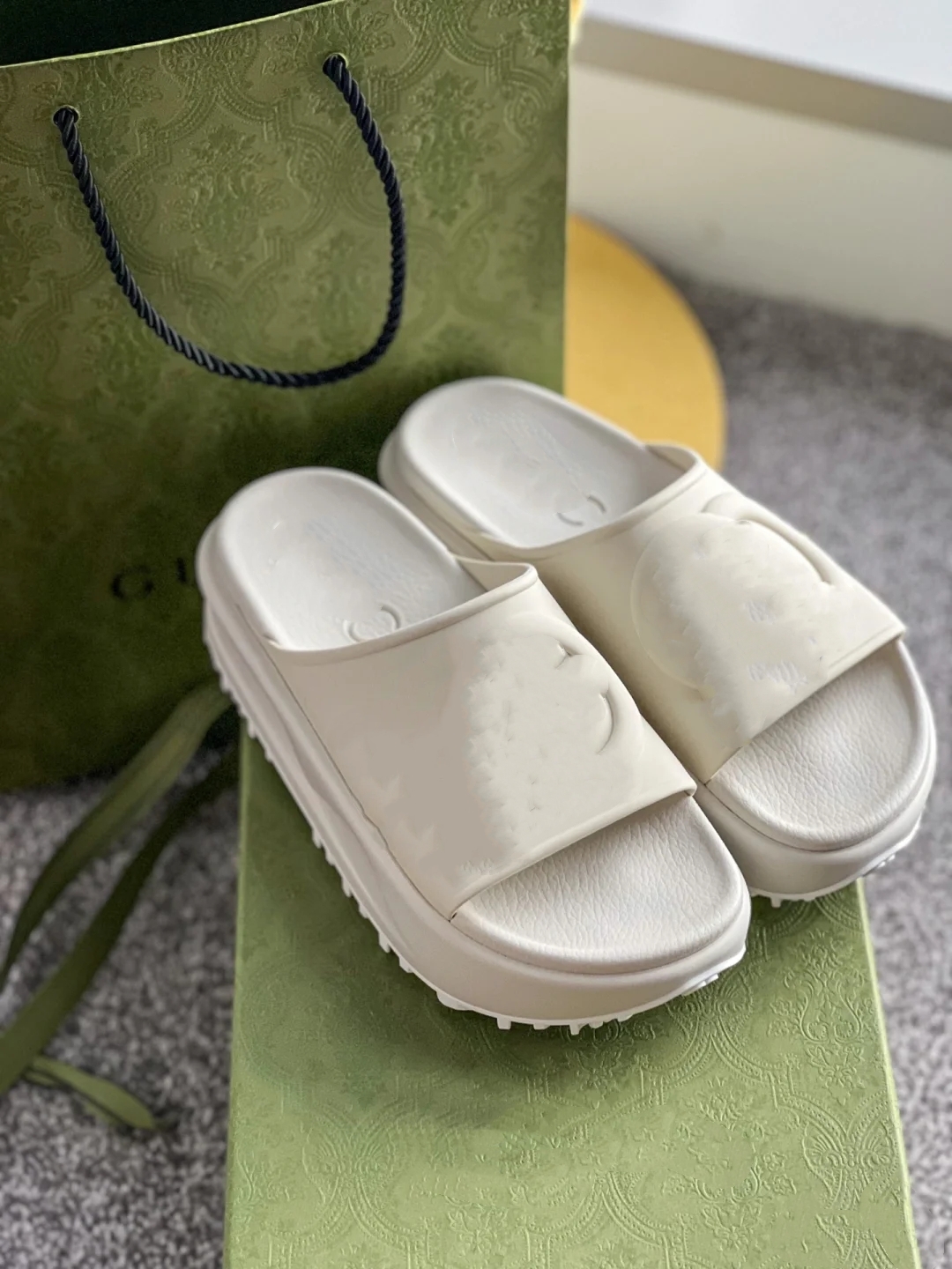 Womens Slides Sandal with Interlocking g platform shoes Pink purple rubber slipper Outdoor mens slide designer sandal soft bottom wedges comfort Plate-forme, 12
Womens Slides Sandal with Interlocking g platform shoes Pink purple rubber slipper Outdoor mens slide designer sandal soft bottom wedges comfort Plate-forme, 12