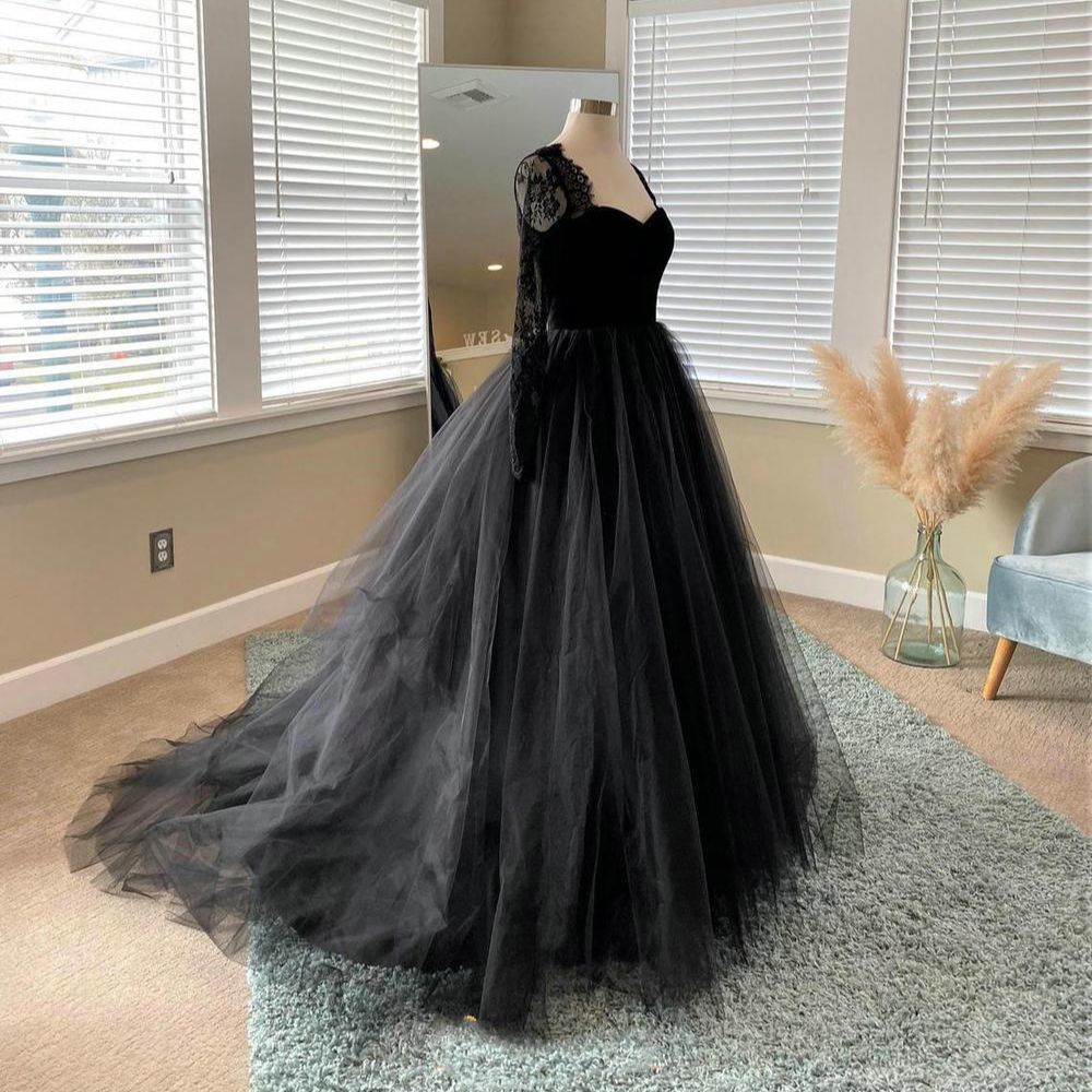 Party Dresses DREAM Gothic Long Sleeves Tulle Wedding Lace Appliques Sweep Black Gown Sweetheart Tiered Bridal 230328