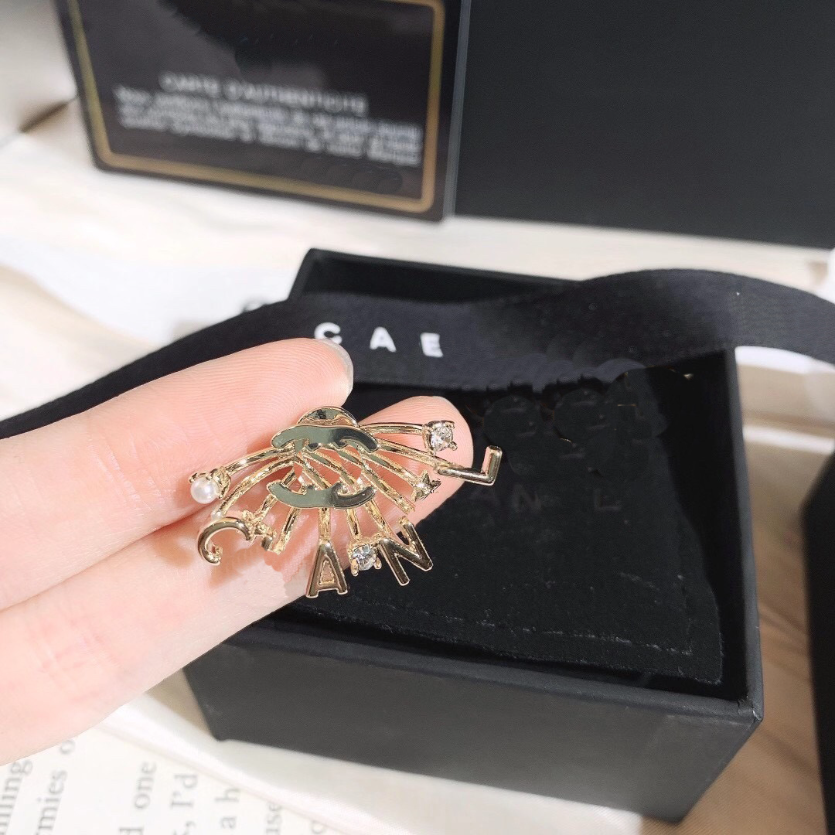18k Gold Plated Stud Earrings Designer Women Love Earrings Romantic Designer Letter Charm Earrings Fashion Versatile European Luxury Brand Gift Jewelry
18k Gold Plated Stud Earrings Designer Women Love Earrings Romantic Designer Letter Charm Earrings Fashion Versatile European Luxury Brand Gift Jewelry