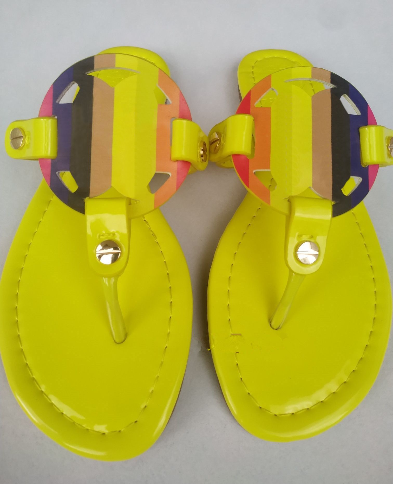 Women designer slippers sandals 2023 summer selling luxury artificial fur fashion leather flip pu shoe designer women sandals, slippers slide White women's sanda
Women designer slippers sandals 2023 summer selling luxury artificial fur fashion leather flip pu shoe designer women sandals, slippers slide White women's sanda