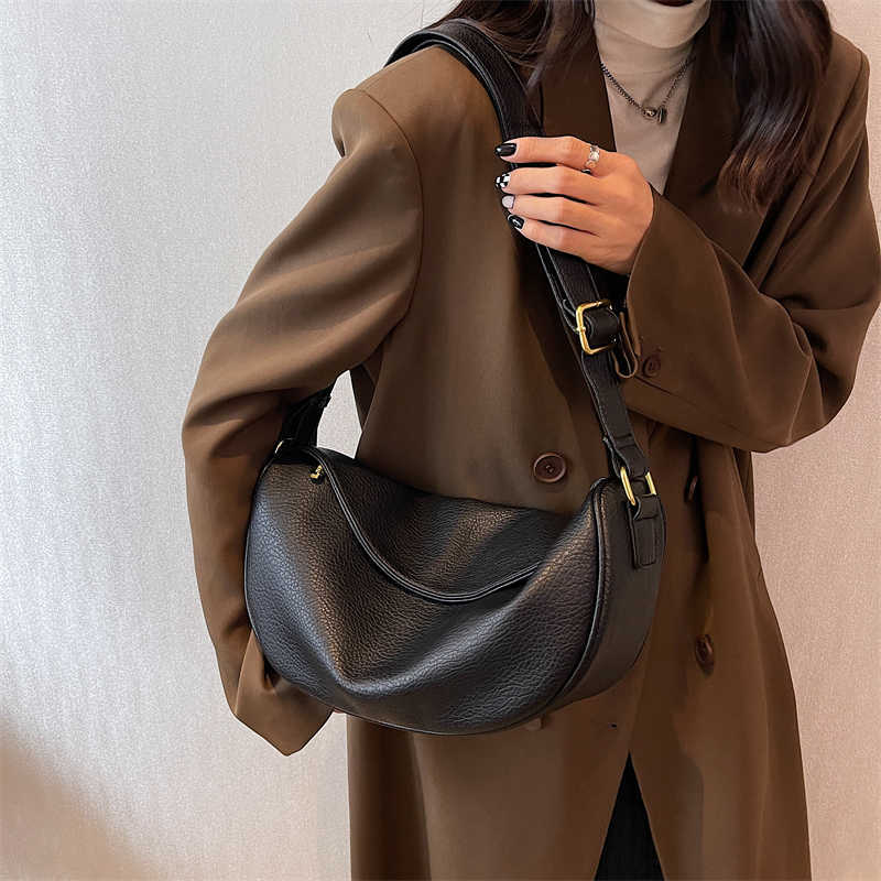 Shoulder Bags Large Crossbody for Women Winter High Capacity Handbags Solid Soft Female Travel Hobos Bag 230322