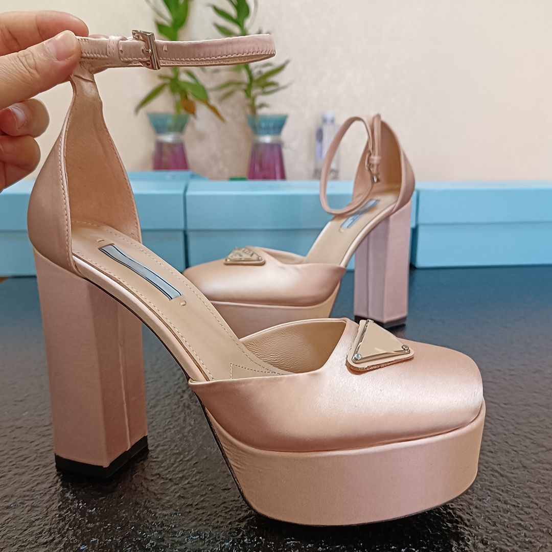 sandals luxury designers women platform multicolor dress shoes classic triangle 2023 buckles decorated ankle 13 cm Sandals Slippers Fashion Summer Girls Sandale
sandals luxury designers women platform multicolor dress shoes classic triangle 2023 buckles decorated ankle 13 cm Sandals Slippers Fashion Summer Girls Sandale