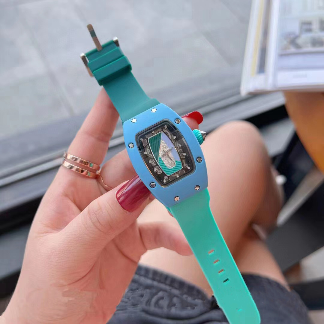 2023 New Luxury Luxury Men's Watch Fashion Women's Watch Set Classic Digital Dial Quartz Battery, Add 5atm waterproof
2023 New Luxury Luxury Men's Watch Fashion Women's Watch Set Classic Digital Dial Quartz Battery, Add 5atm waterproof