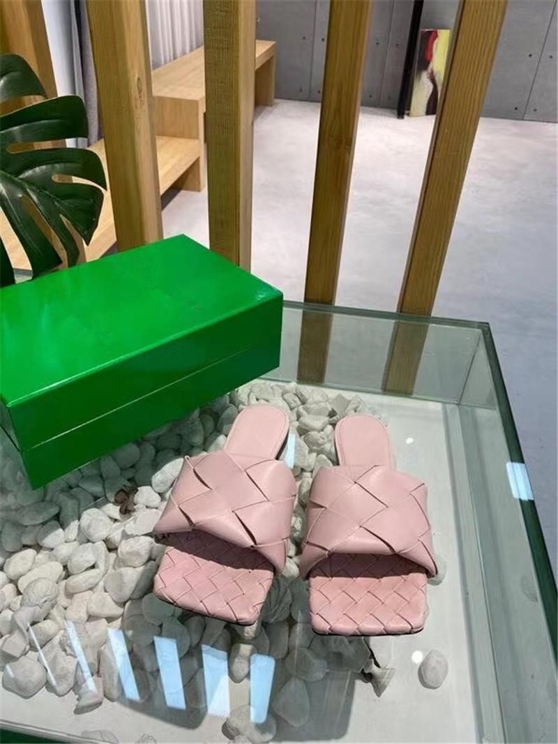 2023 Slippers girl Women sandals designer slides Sheepskin weaving flat leather More color Prevent slippery wear resisting 35-41 High quality luxury designers, Black
2023 Slippers girl Women sandals designer slides Sheepskin weaving flat leather More color Prevent slippery wear resisting 35-41 High quality luxury designers, Black