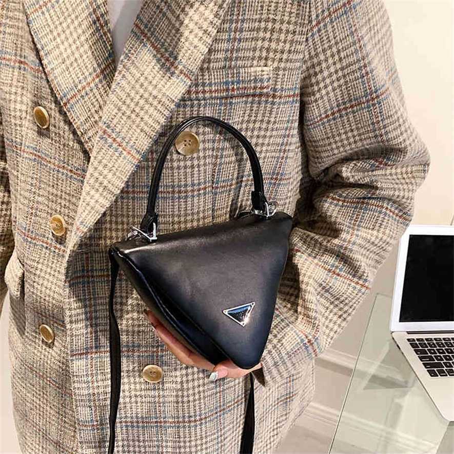 2023 Designer bag shaped geometric triangle bag Single Shoulder Messenger Bag net red same handbag hand-held 2023 autumn and winter trendy women, White11
2023 Designer bag shaped geometric triangle bag Single Shoulder Messenger Bag net red same handbag hand-held 2023 autumn and winter trendy women, White11