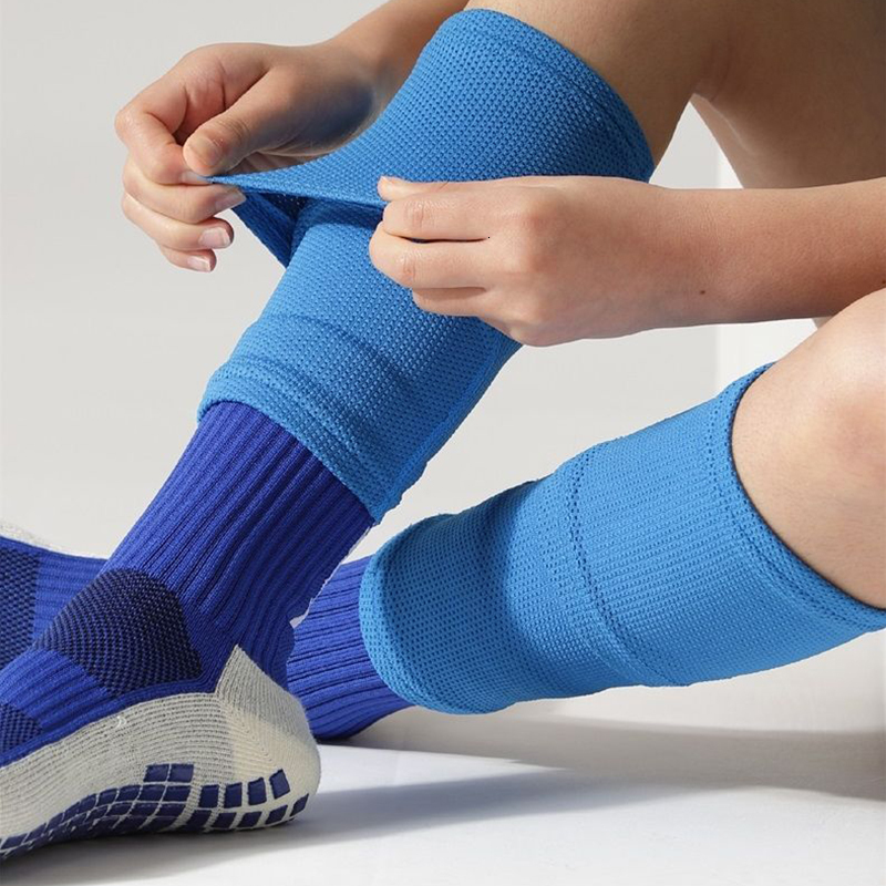 Protective Gear A set of Shin Guard adult boys' socks with pockets professional shield football legs Shinguard sleeves protective equipment 23032