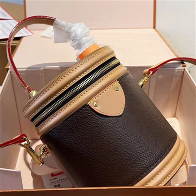 Giant Monogram Cannes Cloth Handbag Designer Bags Crossbody Shoulder Bag Genuine Leather Lock and Key Luxurys Handbags Women Purse wallet Zipper, Normal monogram;15x15cm;khaki bag
Giant Monogram Cannes Cloth Handbag Designer Bags Crossbody Shoulder Bag Genuine Leather Lock and Key Luxurys Handbags Women Purse wallet Zipper, Normal monogram;15x15cm;khaki bag