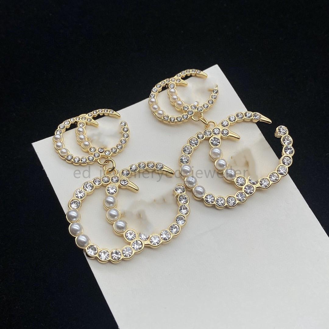 2022 luxury brand designer high quality hoop letter Gold Diamond Pearl Earrings women's g party wedding couple gift jewelry 925 silver Alex ani
2022 luxury brand designer high quality hoop letter Gold Diamond Pearl Earrings women's g party wedding couple gift jewelry 925 silver Alex ani