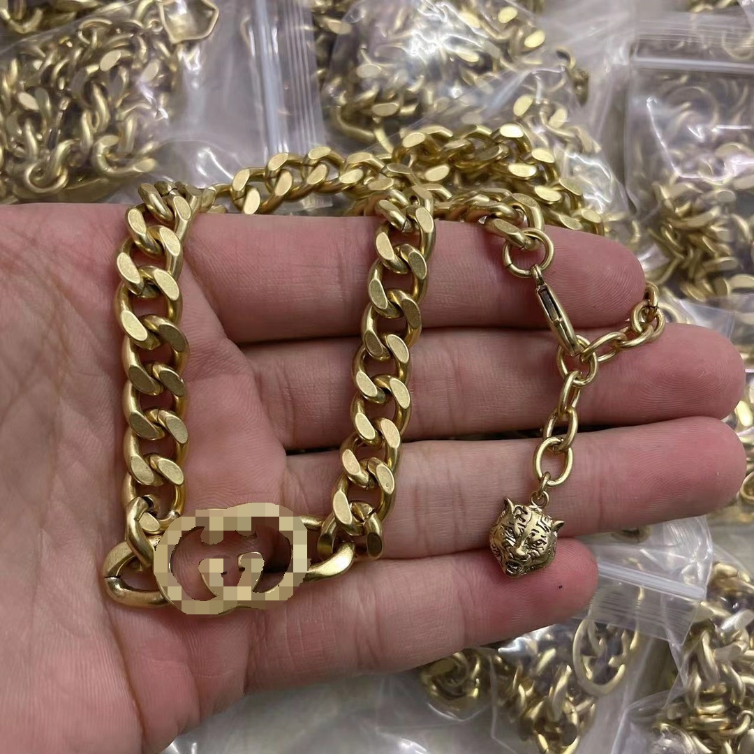 Designer High Quality Necklaces Cuban Choker Necklace Collares Punk Vintage Chunky Thick Link Chain for Women New Year Jewelry Accessories GN-061
Designer High Quality Necklaces Cuban Choker Necklace Collares Punk Vintage Chunky Thick Link Chain for Women New Year Jewelry Accessories GN-061