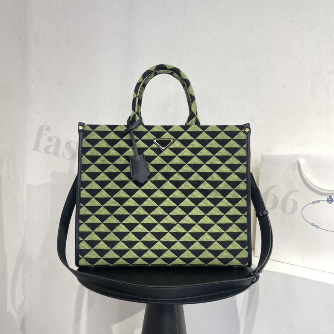 6 colors Women Handbag Designer Tote Bag Triangle Symbole Jacquard Fabric Shopping Handbags Large Totes Designers Shoulder Bags Cross Body Purses
6 colors Women Handbag Designer Tote Bag Triangle Symbole Jacquard Fabric Shopping Handbags Large Totes Designers Shoulder Bags Cross Body Purses