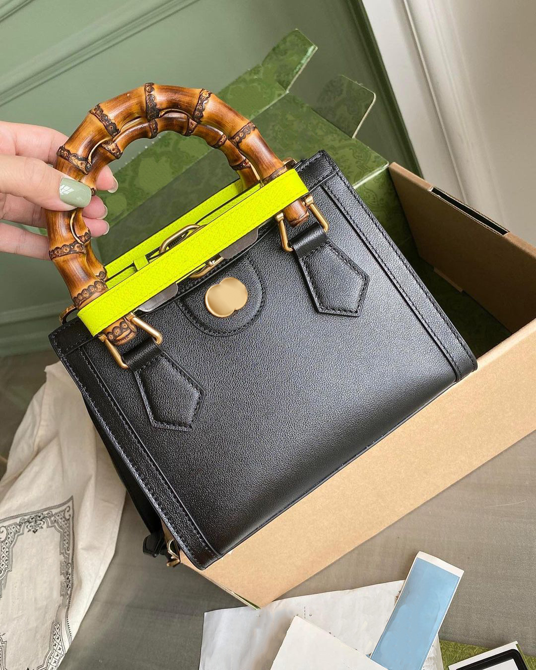 Genuine leather Women's man Diana Bamboo Crossbody Bag diana tote wallets Luxury mens Designer Purses cleo woman handbags designer fashion travel bag, Green
Genuine leather Women's man Diana Bamboo Crossbody Bag diana tote wallets Luxury mens Designer Purses cleo woman handbags designer fashion travel bag, Green