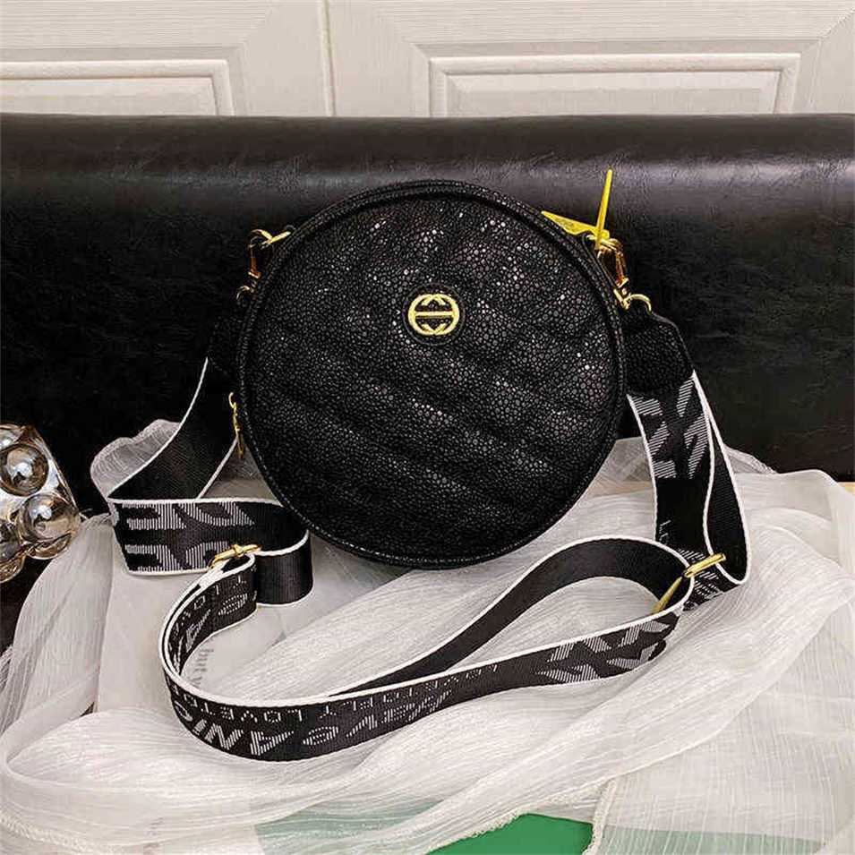 2023 Designer bag High sense female 2023 new European and American trend caviar rhomboid embroidered thread small round bag, Black
2023 Designer bag High sense female 2023 new European and American trend caviar rhomboid embroidered thread small round bag, Black