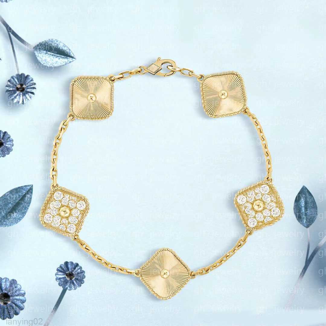 Fashion 4/four Clover Charm Bracelets Gold Plated Luxury Designer Bracelet Ladies Wedding Gift Jewelry Multiple Colors AvailableMYLH
Fashion 4/four Clover Charm Bracelets Gold Plated Luxury Designer Bracelet Ladies Wedding Gift Jewelry Multiple Colors AvailableMYLH