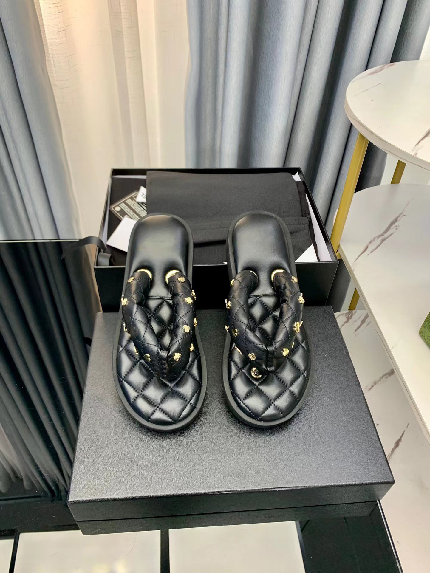 2023New Designer Fashion Flip flops Slippers private model bamboo knot buckle cow Woman Casual clip-toe Sandals leather upper sheepskin Slippers Size34-40, Color3
2023New Designer Fashion Flip flops Slippers private model bamboo knot buckle cow Woman Casual clip-toe Sandals leather upper sheepskin Slippers Size34-40, Color3