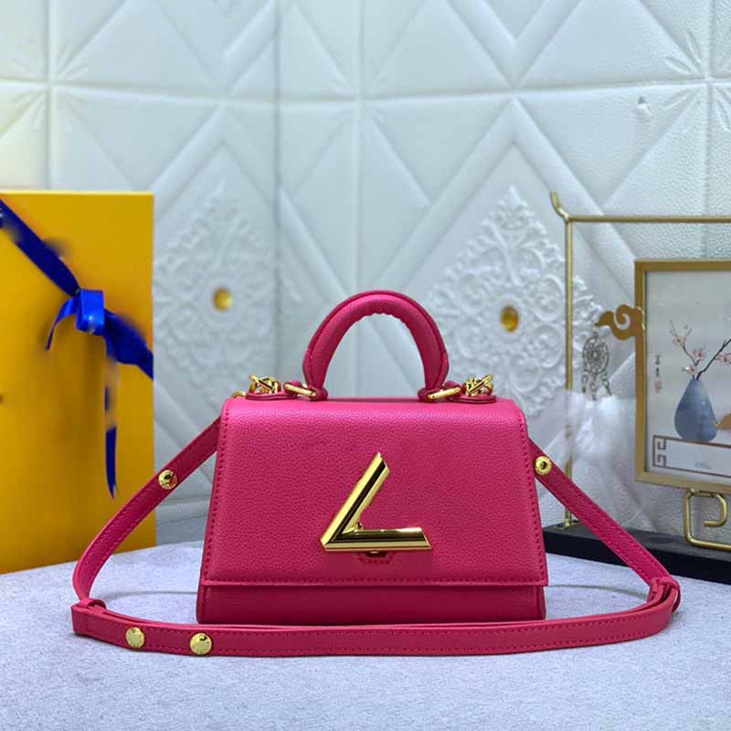 Designer 7A pink Crossbody tote bag women handbag Shoulder bag for dinner Metal letter V Logo Cross body Clutch bags strap Vintage Clamshell wallet, Black
Designer 7A pink Crossbody tote bag women handbag Shoulder bag for dinner Metal letter V Logo Cross body Clutch bags strap Vintage Clamshell wallet, Black